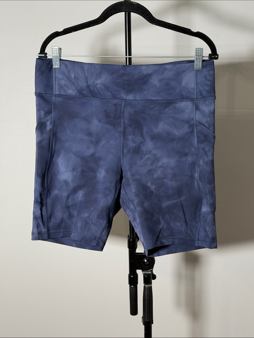 NWOT New Lululemon Invigorate High-Rise Short 8" Diamond Dye Shade - Picture 4 of 6